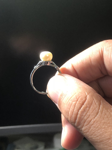 广西旅游带回去的珍珠戒指，广西合浦县真是天下闻名。他们本地制