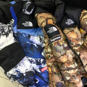 000人付款淘宝supreme和the north face联名黑皮羽绒服