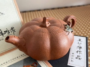 正品天福茗茶专柜购买的,名家紫砂壶,王兰萍作品,带证书,壶身