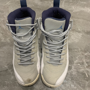 aj12狼灰38.5码,鞋内长240,工作原因很久不打球也没