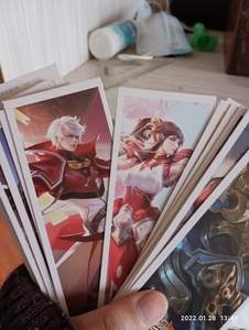 王者荣耀的书签,一共36张,实体店买的,10块钱.现在五块钱