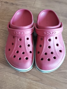 正品卡洛斯洞洞鞋,奥特莱斯购买,孩子没穿几次就小了,低价出.