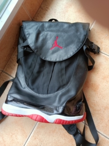 00枭雄06463淘宝air jordan 11 aj11 黑红鞋底书包  双肩漆0人付款