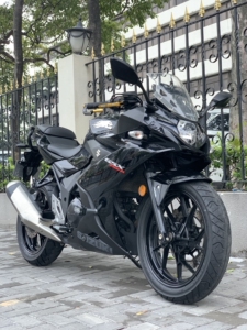 出售闲置二手摩托车2019年豪爵铃木gsx250r(黑武士)