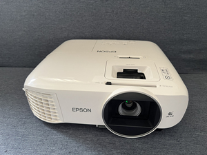 爱普生tw5600高清高亮家用投影仪9新以上