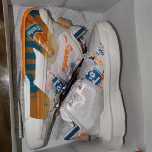 安踏霸道3.0芬达联名款白橙女款休闲板鞋 全新原盒正品 老款