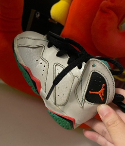 正品乔丹aj7复活节彩蛋童鞋,这双是姐姐传下来的,穿的比较多