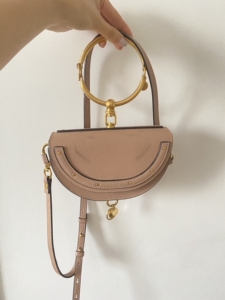 00达科塔范宁99淘宝chloe蔻依月牙包圆环包手环包,头层牛皮,吊坠没