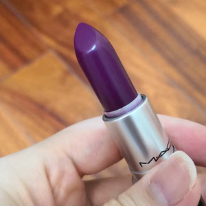 mac魅可绒光丰盈唇膏口红rebel,全新,过期的,介意的慎