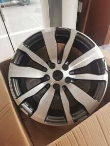 18寸纳智捷大7锻造轮毂拆车件