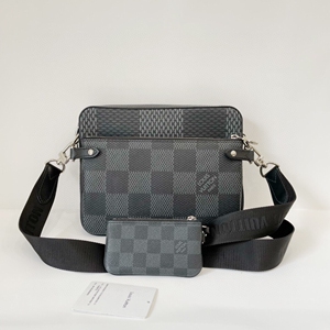 lv男包斜挎秀款