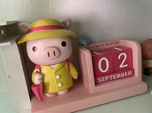 创意可爱家居装饰摆件女生女孩儿童生日礼物小猪万年历fairy