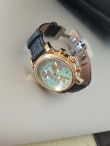 百乔blojoe手表3000多买的,戴了一段时间了,就放起来