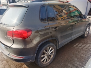 16年上牌16款大众途观1.8t两驱自动风尚型,没天窗,实表