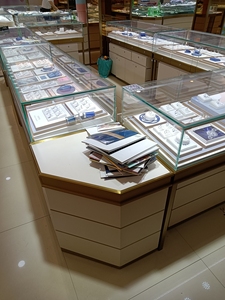 老凤祥珠宝柜柜台