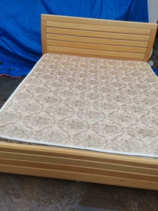 品牌南丰家具实木双人床转让,德国榉木九成新双人床带棕垫,长两