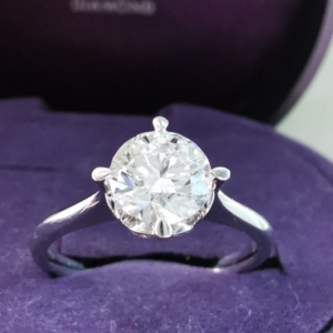 六福1克拉钻戒 票据齐全 四爪皇冠钻戒_阿里巴巴找货神器