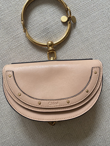 chloe月牙包全新,朋友送的一直用不上在包柜闲置,成色非常