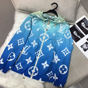 lv全身渲染印花蓝色外套 男女同款 超级百搭,质地柔软细腻