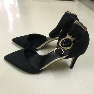 柯卡芙8厘米高跟鞋,百搭好穿,搭配礼服穿过2次,平时不爱穿高