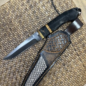 手工制作镔铁雪花乌兹钢,乌黑细密的纹理充满魔性,饱满的雪花富