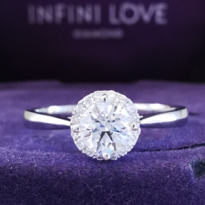 超胡百货淘宝六福珠宝爱很美系列18k金钻石戒指四爪镶嵌求婚钻戒女