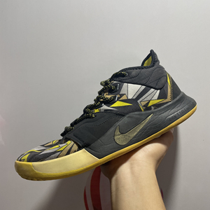 pg3,保罗乔治3曼巴精神,44码正品,偏小,无鞋垫,无原盒