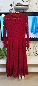 酒红色连衣裙 参加婚礼只穿过一次 一千多买的，建议115斤以