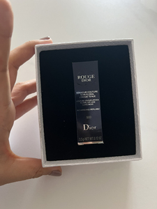 dior迪奥烈艳蓝金唇膏口红 丝绒999哑光,因包装盒有点微