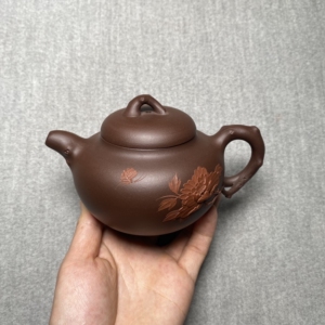 国工周国芳早期紫砂壶,花开富贵壶,容量300毫升,九孔出水