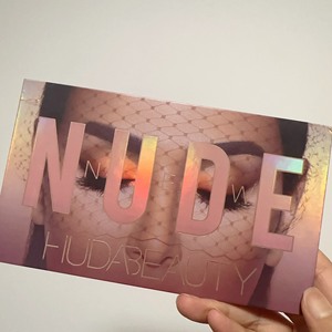 HudaBeauty18色眼影盘，沙漠玫瑰，超级美的！肿眼泡