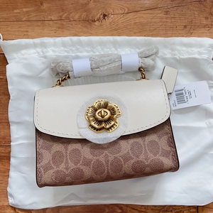 000人付款淘宝全新coach大号白色山茶花包包蔻驰包包(带简易包装礼盒)