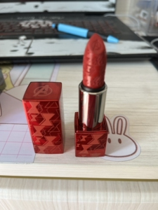 名创优品miniso漫威黑寡妇系列口红