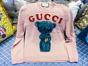 gucci古驰粉色小熊毛衣 s码 胸围49*2 衣长66 袖