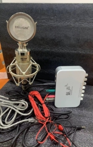 00tt67625363296淘宝便宜出售魅声t800声卡一套,配件齐全,功能正常