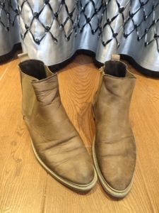 爵皇马丁靴,皮鞋41码,牛仔裤上很搭,八成新吧,喜欢的下单.