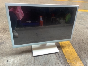 hkc直屏24寸显示器,型号:2615g.带vgi.dvi接