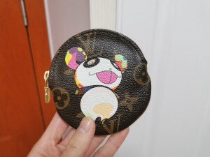 lv限量村上隆熊猫零钱包,包挂感兴趣的话给我留言吧!