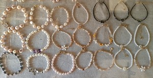 出清各种天然珍珠，彩贝手链，图片有价格，除了几个特殊标价的都