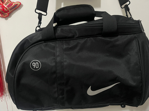 000人付款淘宝全新耐克nike t90漆皮单肩包斜挎包适合学生使用raped