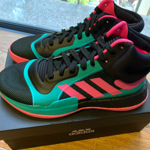 南海岸配色球鞋