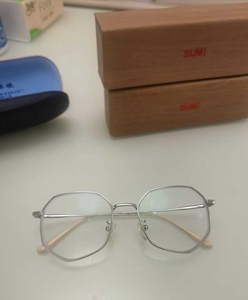 精益眼镜近视眼镜左右眼400度,买的时候四百多,都是超薄镜片