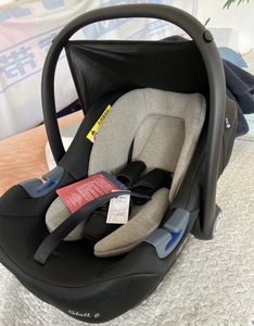 昆塔斯提篮 99新,很少使用 可以放车上当安全座椅 有需要的