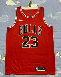 公牛队23号乔丹球衣红色经典款m码全新带吊牌没穿过