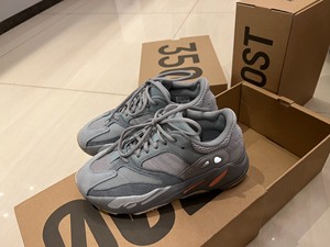 adidas 椰子yeezy700 惯性 蓝灰色 侃爷椰子
