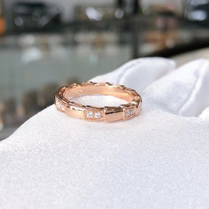 8新] 宝格丽serpenti viper玫瑰金镶钻蛇骨戒指58原价25500_阿里巴巴