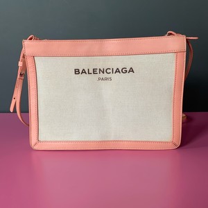 【Balenciaga/巴黎世家帆布拼皮邮差包 粉色 尺寸：