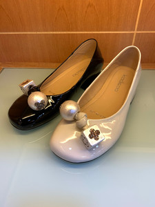 卡迪高2021春季新款女鞋珍珠水钻仙女风浅口粗跟漆皮单鞋