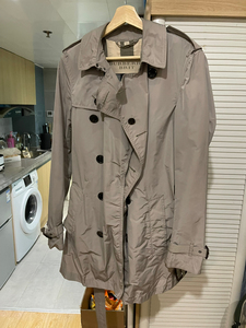 000人付款淘宝burberry风衣,黑色,防雨绸面料,非常喜欢,本人胖