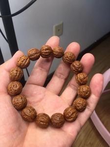 东北小秋子手串核桃手串,小尺寸盘红了,尺寸15×16的,个别